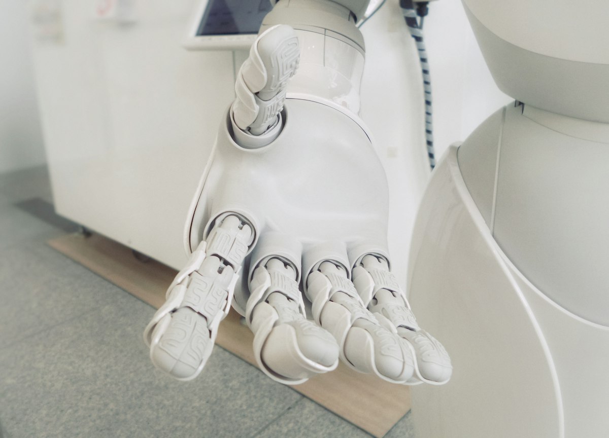 Robot Operating Systems: ROS 2 Architecture Explained from Hardware to Applications